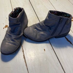 Blowfish Malibu Kids size 3 gray bootie